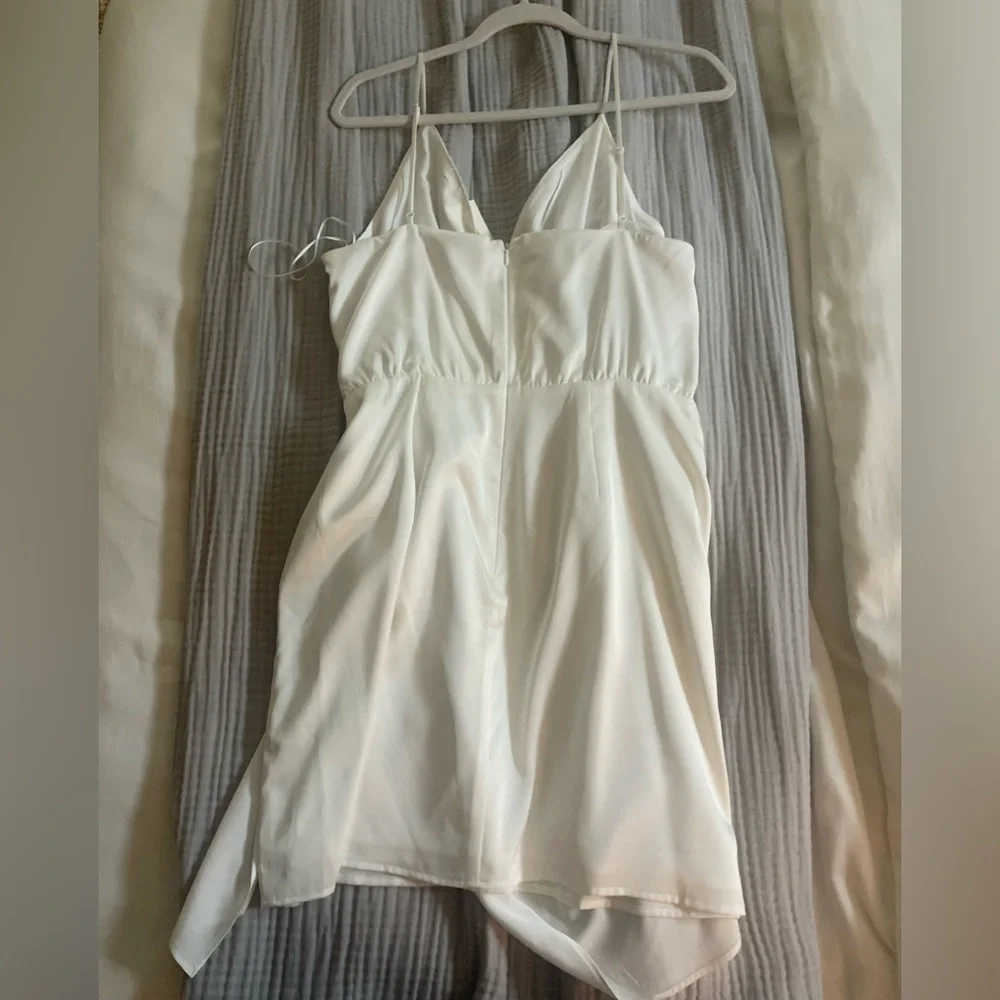 NWT WAYF V-Neck Sleeveless Tie Waist Wrap Mini Dress - Picture 3 of 5